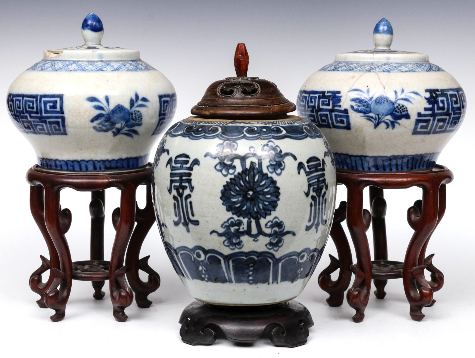 A GROUPING OF CHINESE BLUE AND WHITE EXPORT