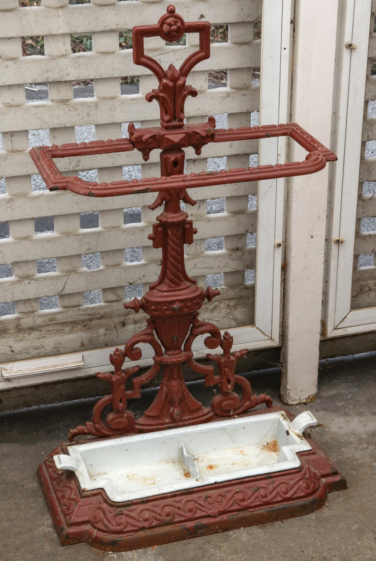 AN EARLY 20TH C. CAST IRON UMBRELLA STAND
