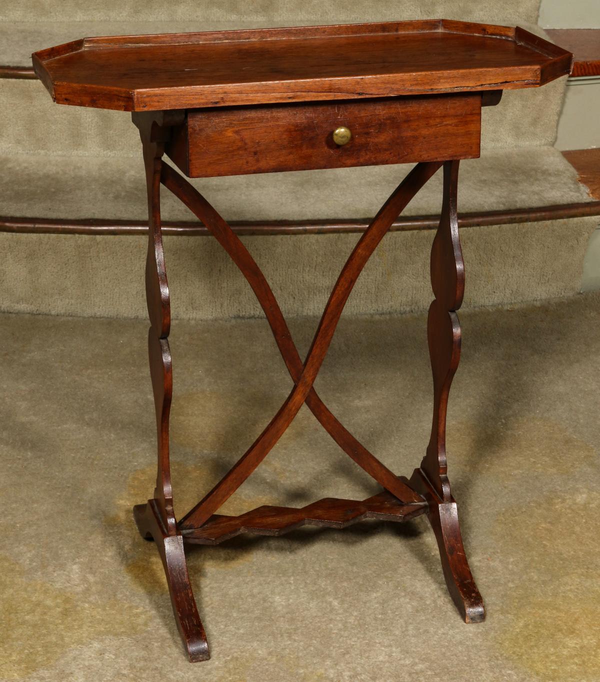 AN EARLY 19TH C. ITALIAN WALNUT STAND TABLE