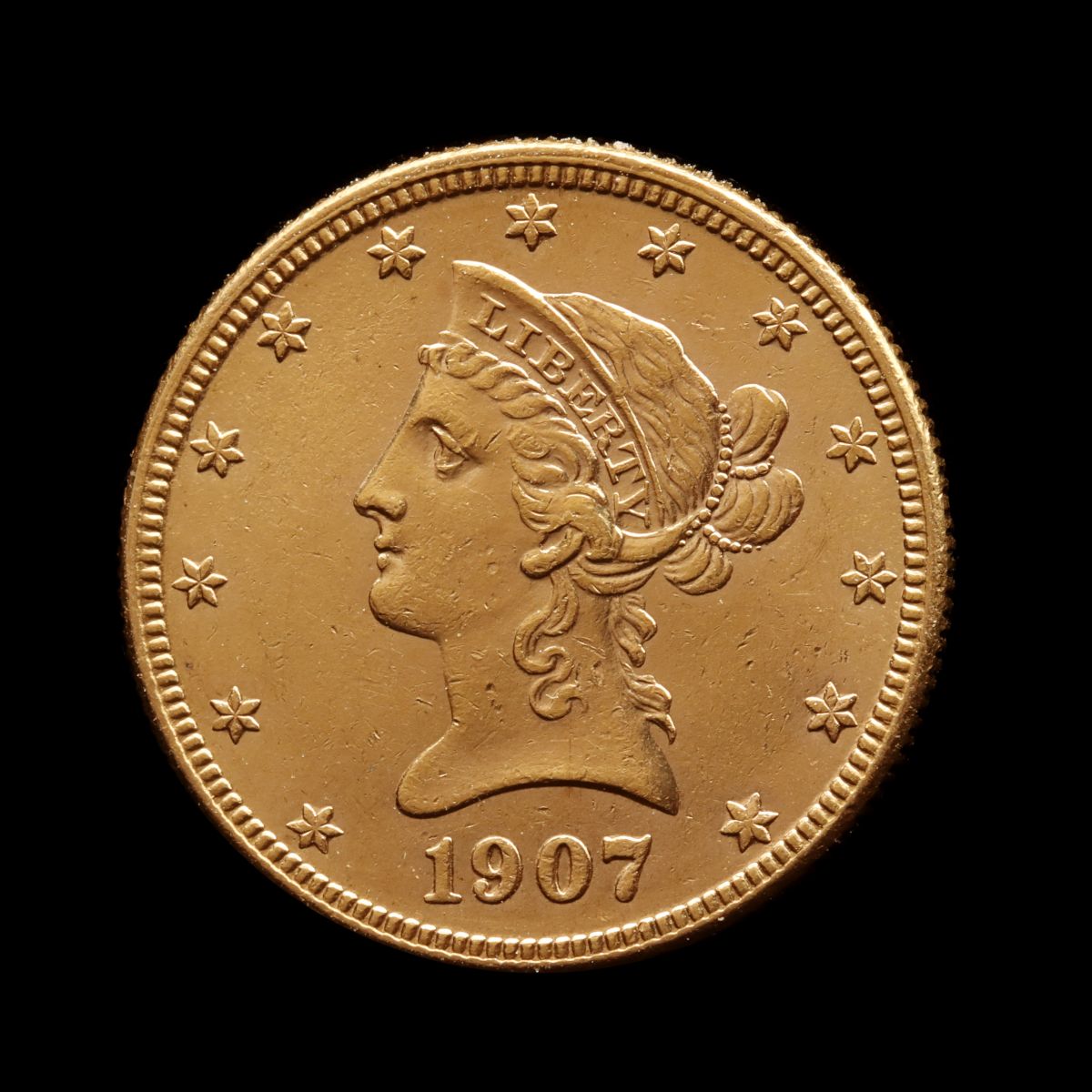 A 1907 LIBERTY HEAD $10 US GOLD COIN