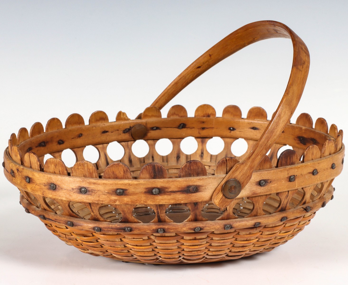 A RARE EARLY 20TH C. WOOD STAVE NANTUCKET BASKET