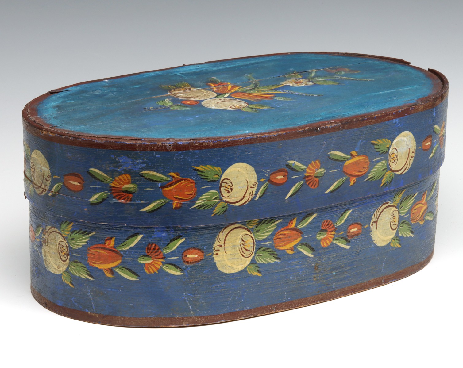 A 19TH C. BENT WOOD BAND BOX IN ORIGINAL PAINT