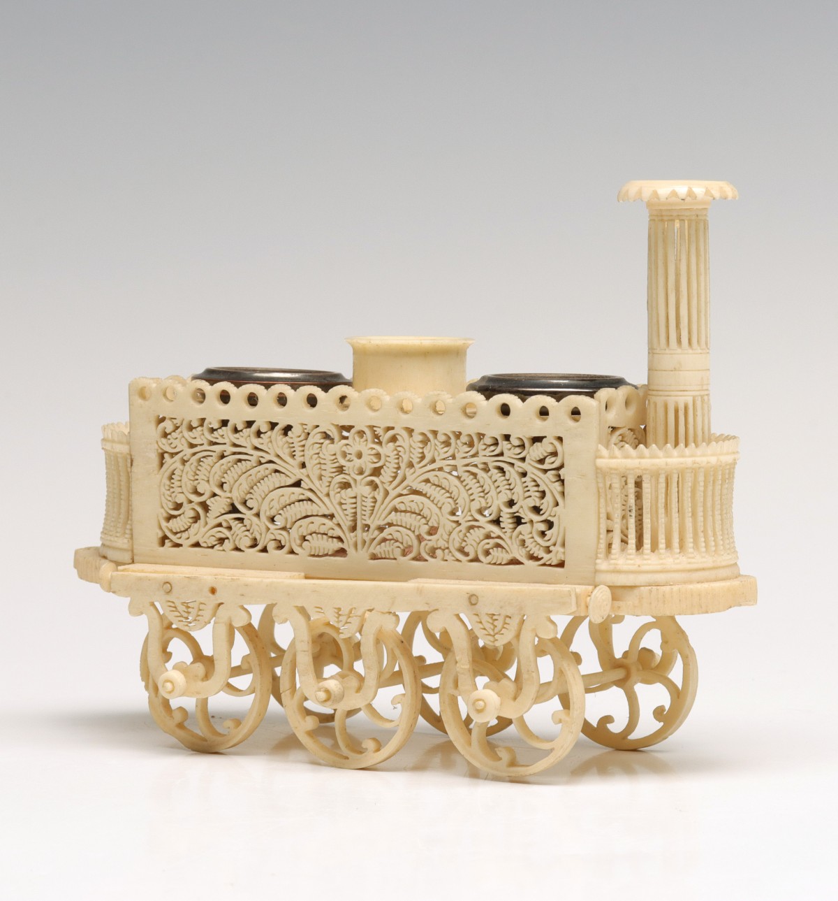 A FINELY CARVED DIEPPE LOCOMOTIVE FORM INKWELL