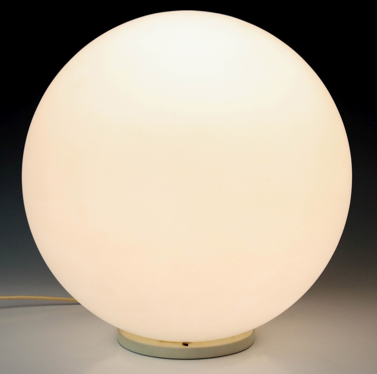 A GLO-BALL TABLE LAMP ATTRIBUTED JASPER MORRION