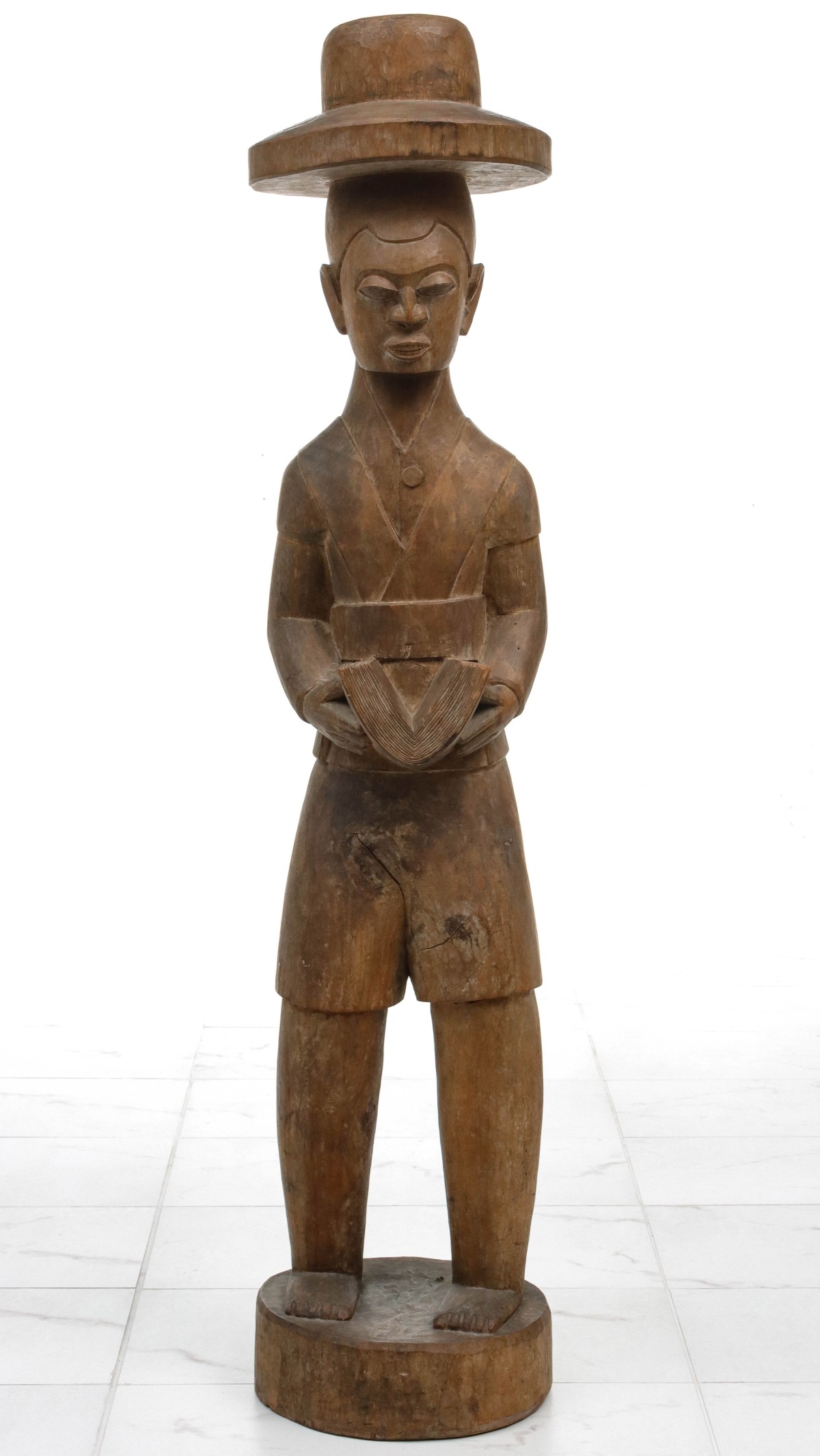 AN AFRICAN WOOD CARVING ATTRIBUTED TO BAMGBOYE