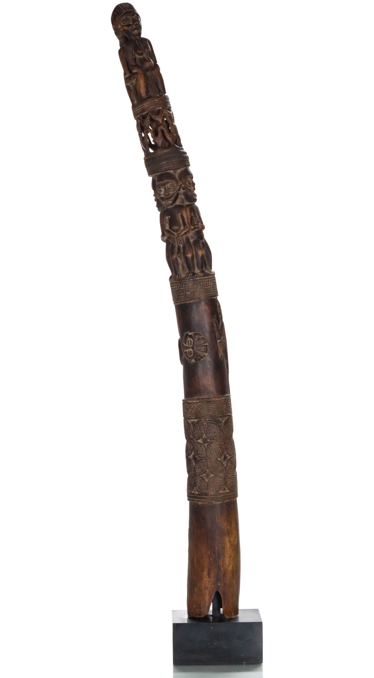 A CARVED AND STAINED AFRICAN CATTLE HORN ATTR THE CONGO
