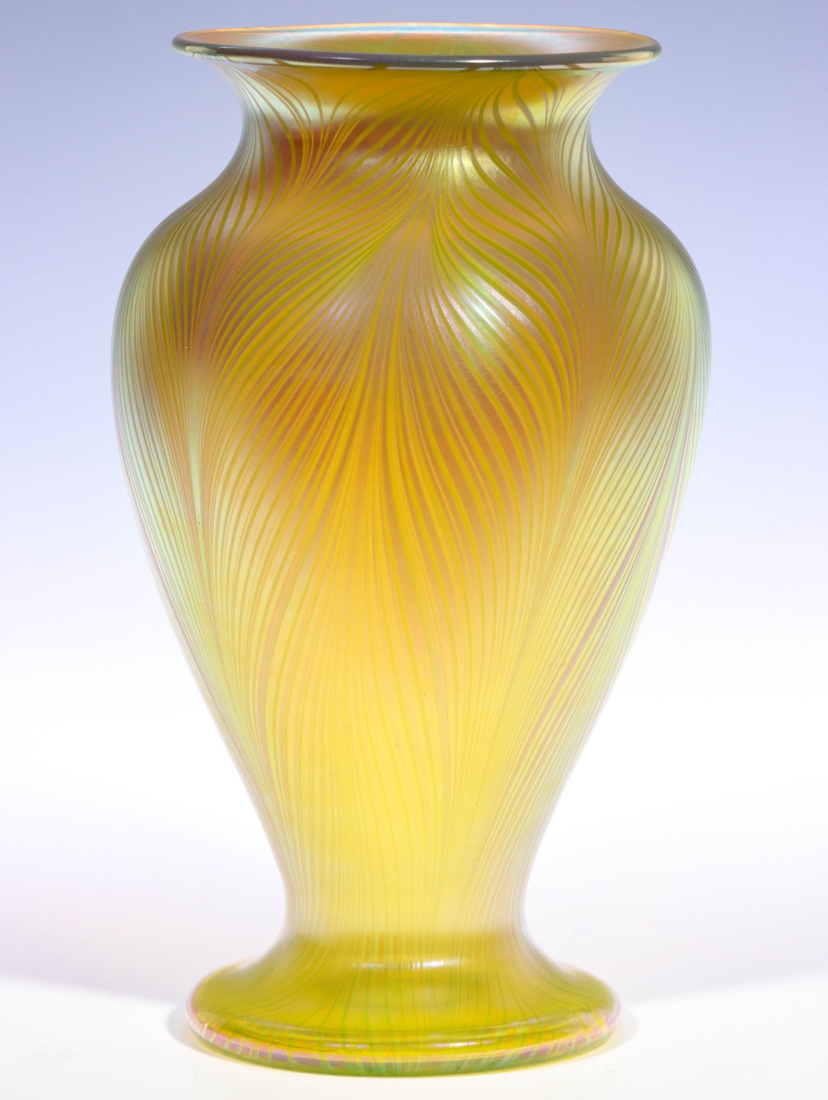 AN ORIENT FLUME VASE WITH HIGHLY FIGURED DESIGN