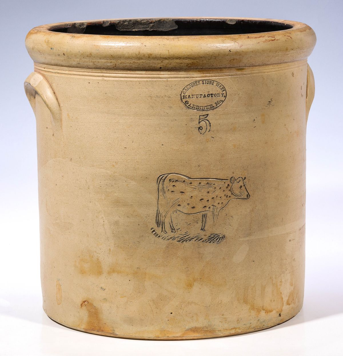 A GARDINER ME BLUE DECORATED CROCK WITH ETCHED COW