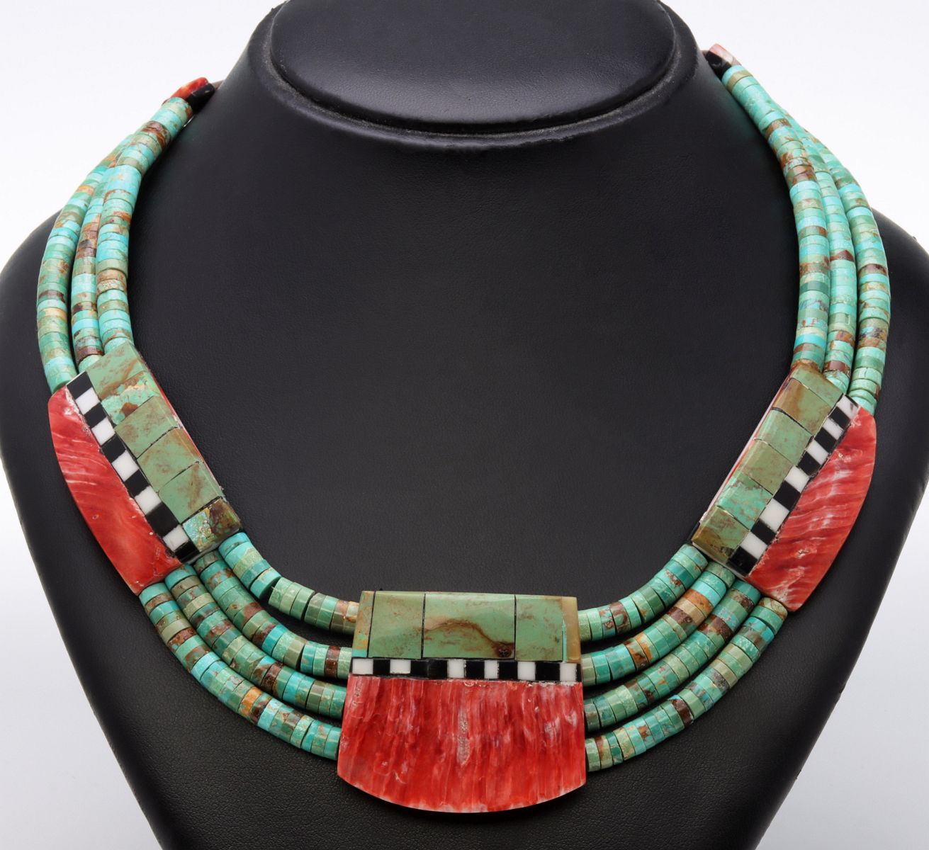 SANTO DOMINGO TURQUOISE NECKLACE WITH INLAID MEDALLIONS