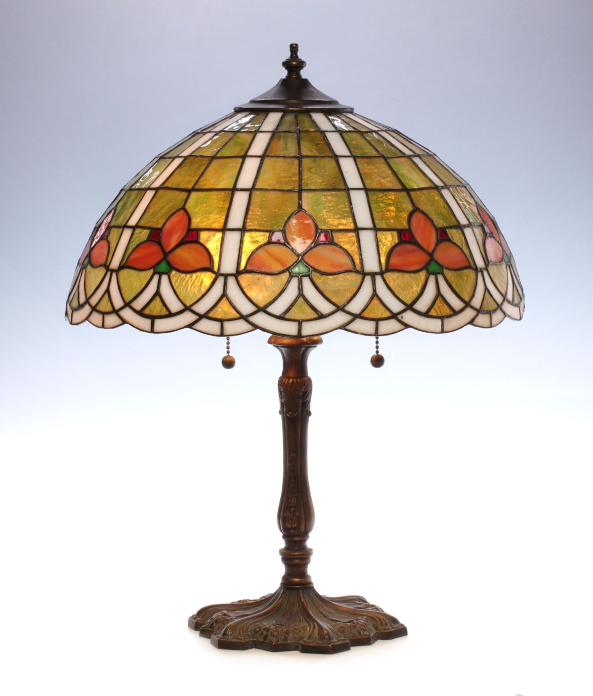 A GOOD LEADED GLASS TABLE LAMP CIRCA 1920s