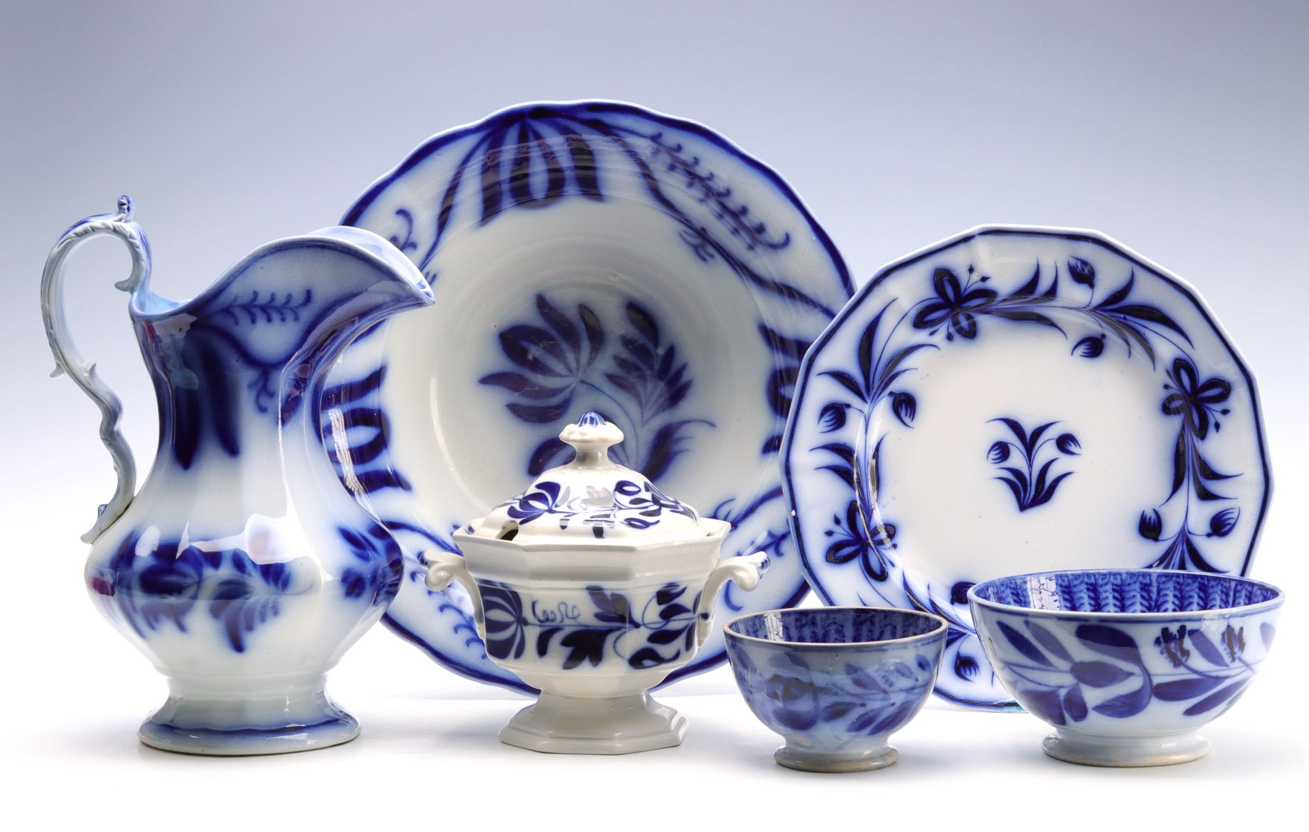 A COLLECTION OF BRUSH STOKE FLOW BLUE CHINA