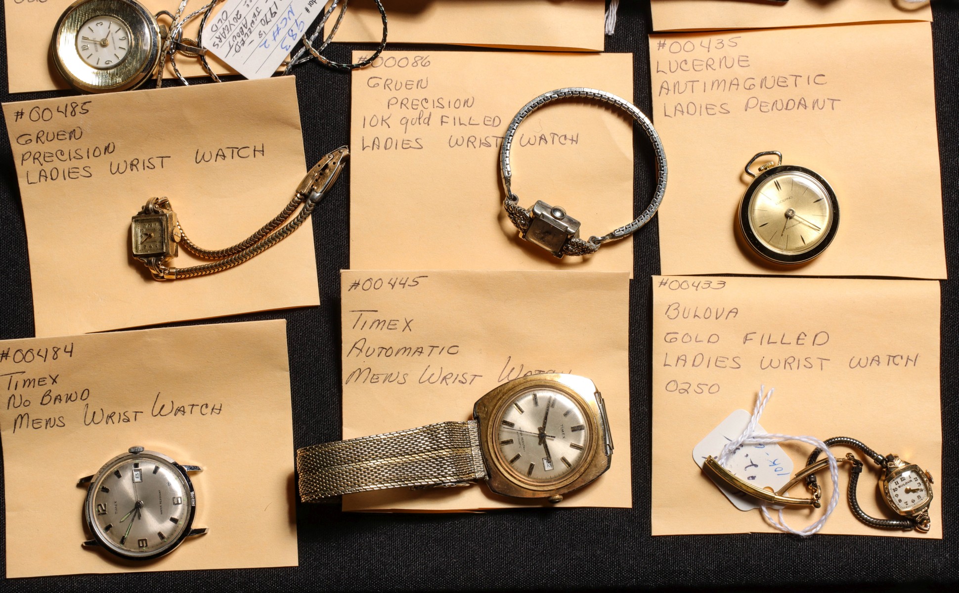 LOT OF 90 MEN'S AND WOMEN'S VINTAGE WATCHES