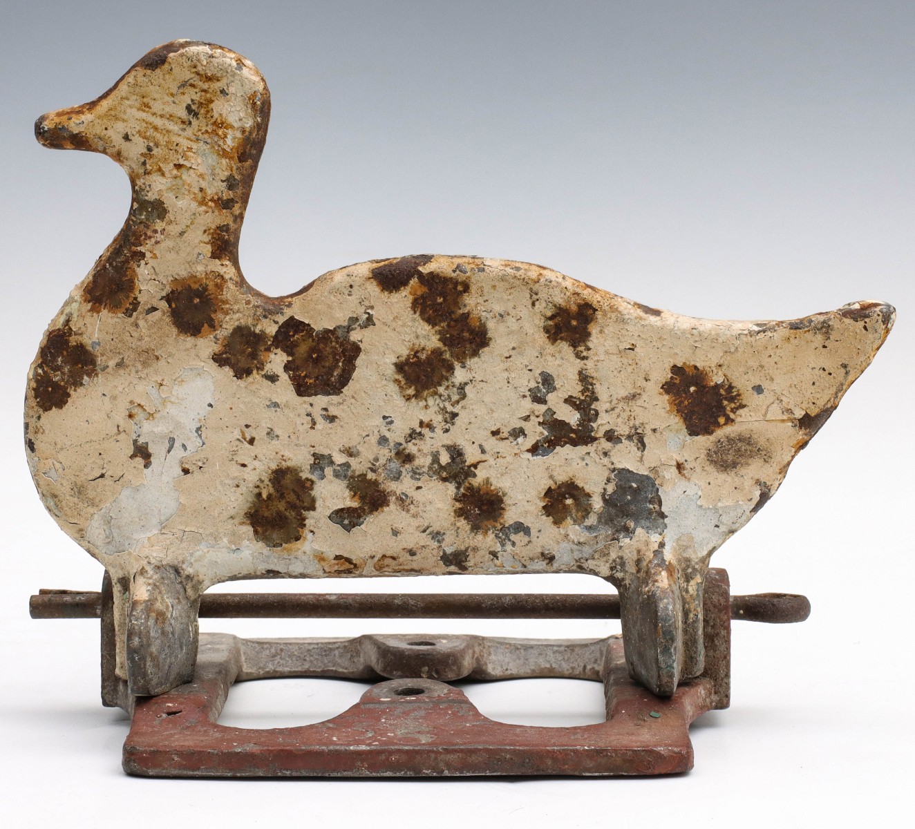 AN EARLY 20TH C. CAST IRON DUCK SHOOTING GALLERY TARGET