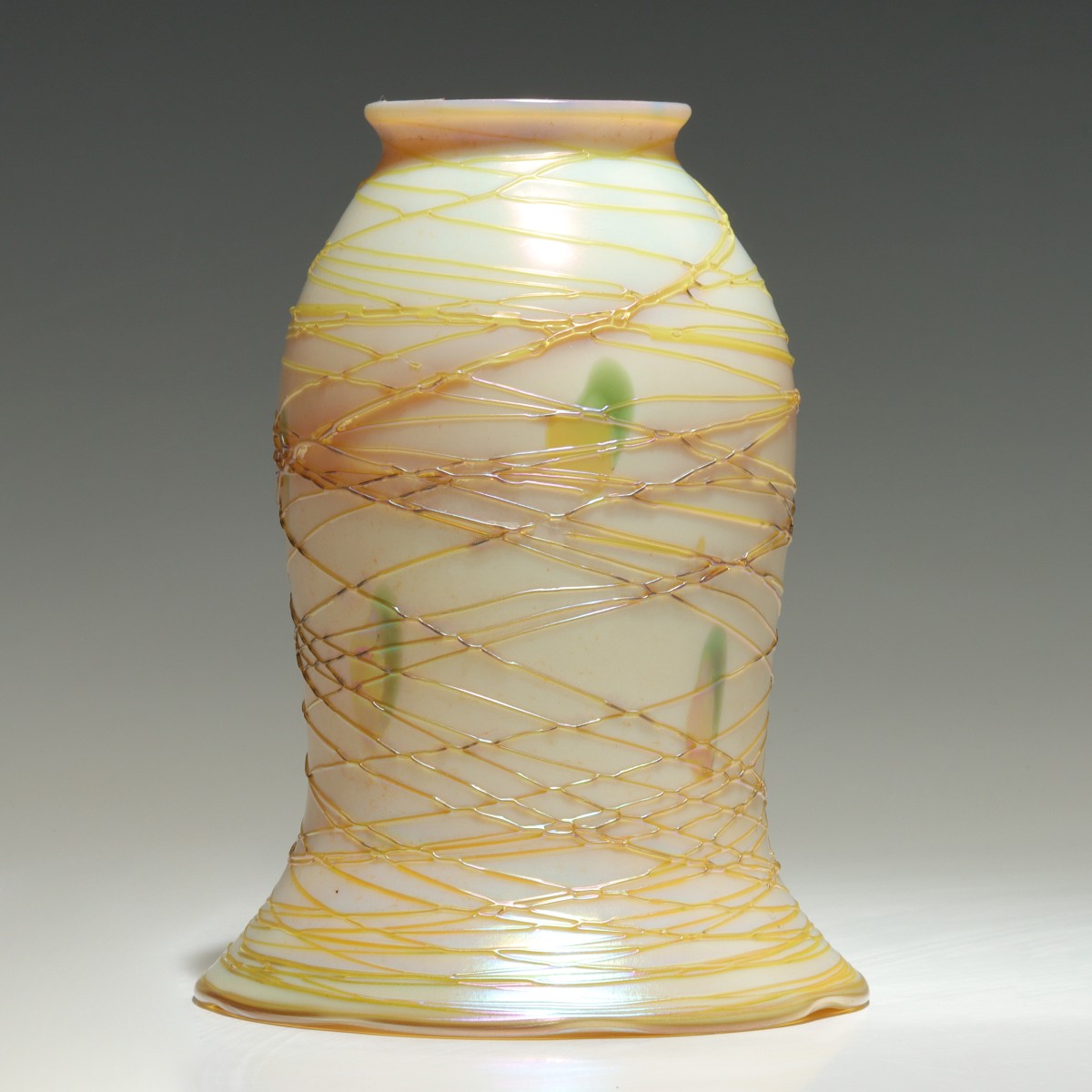 A QUEZAL ART GLASS SHADE WITH AMBER THREADING